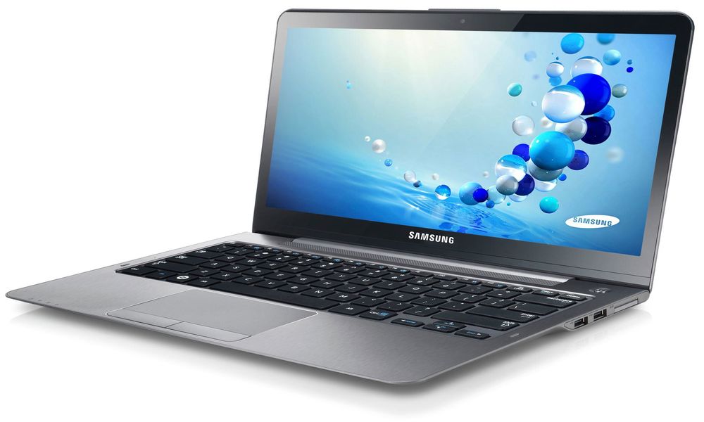 Samsung Laptop Ekran Değişimi